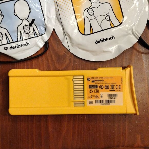 Defibtech Life Line AED (Automated External Defibrillator), Cabinet, Bag, etc. - Picture 13 of 13